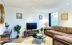2 Bed Property Close To Heathrow Airport
