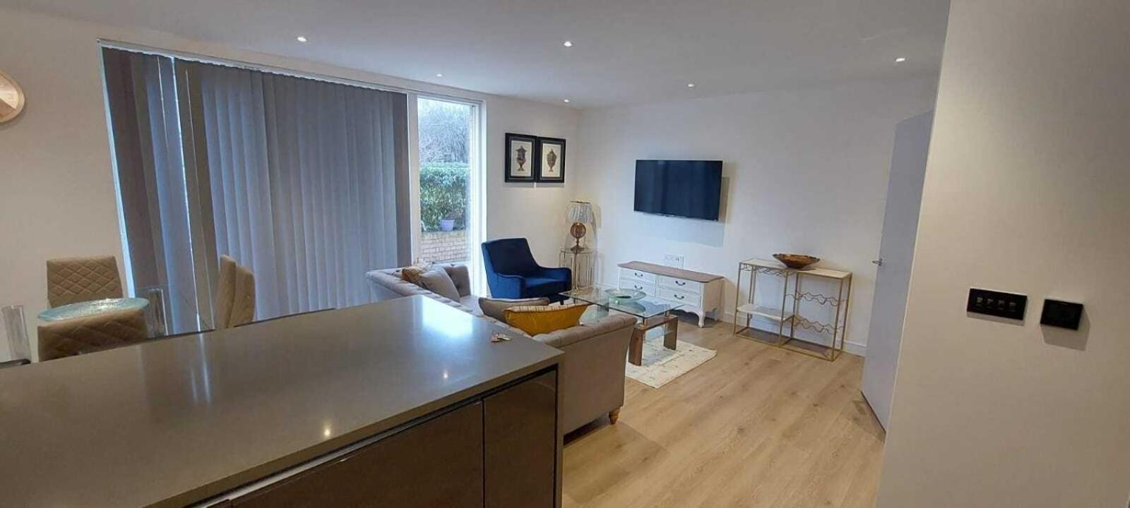 2 Bed Property Close To Heathrow Airport Hounslow Exterior photo