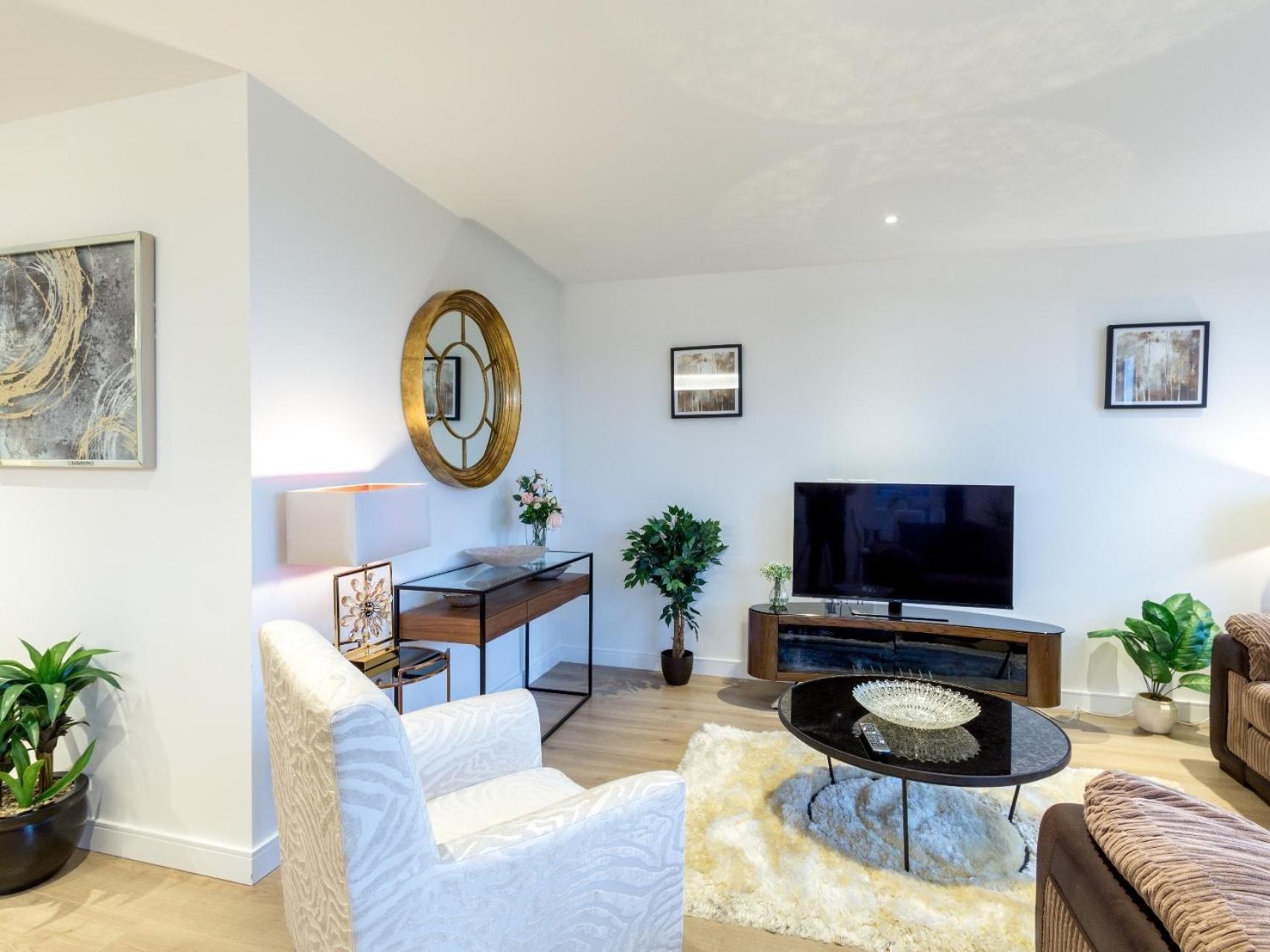 2 Bed Property Close To Heathrow Airport Hounslow Exterior photo