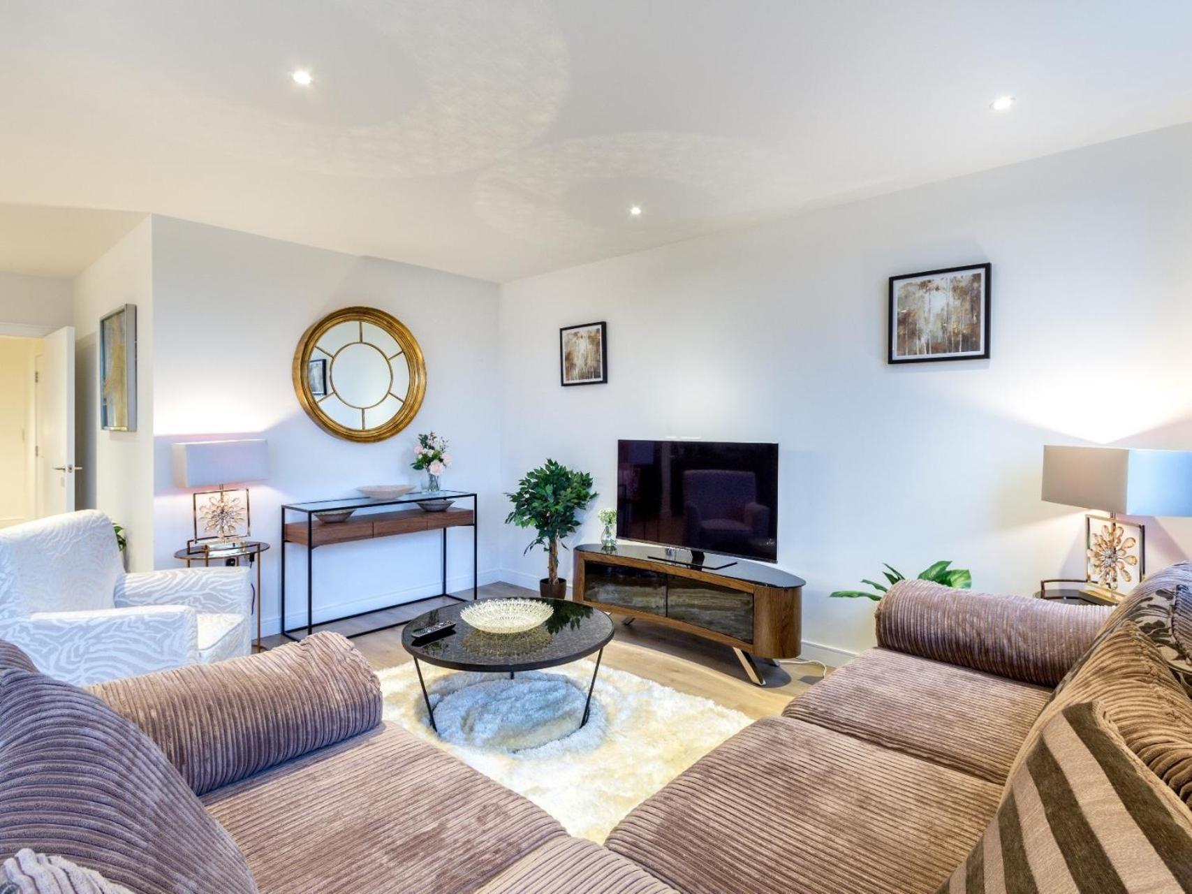 2 Bed Property Close To Heathrow Airport Hounslow Exterior photo