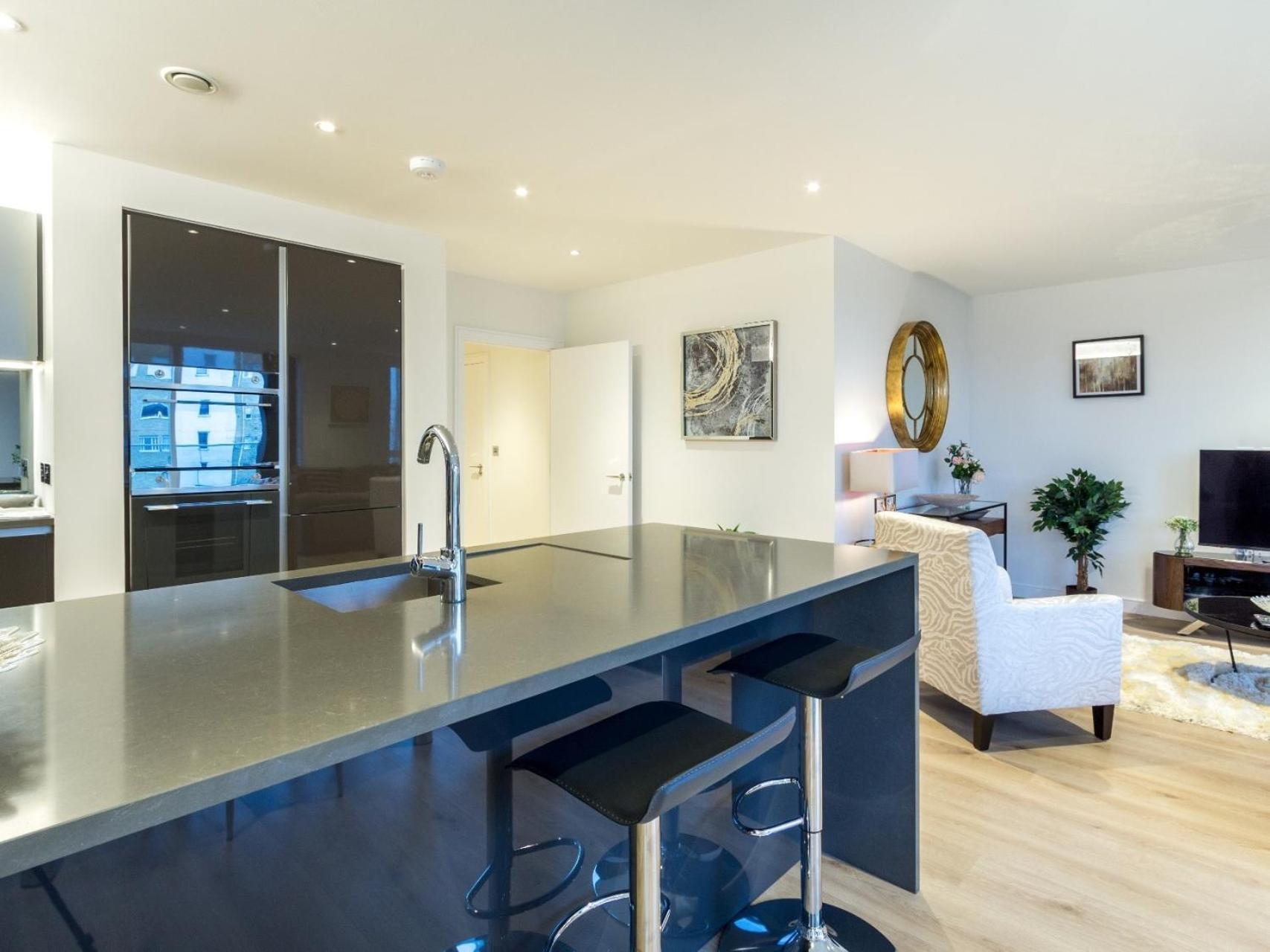 2 Bed Property Close To Heathrow Airport Hounslow Exterior photo