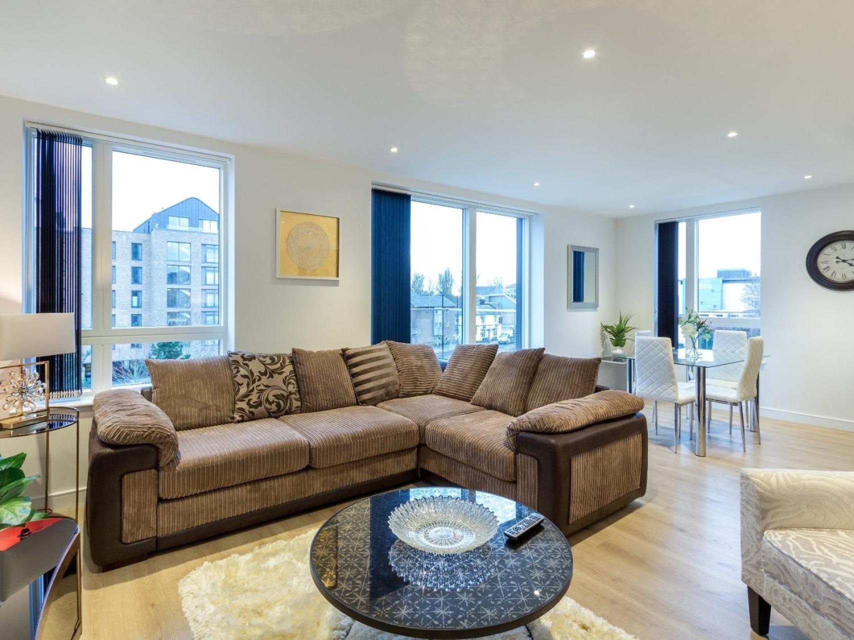 2 Bed Property Close To Heathrow Airport Hounslow Exterior photo